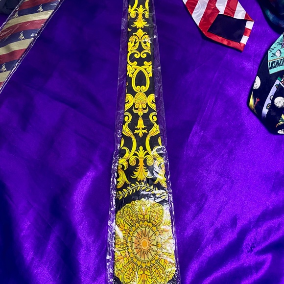 Versace Licenced Silk Necktie  Sz OS - Picture 9 of 10